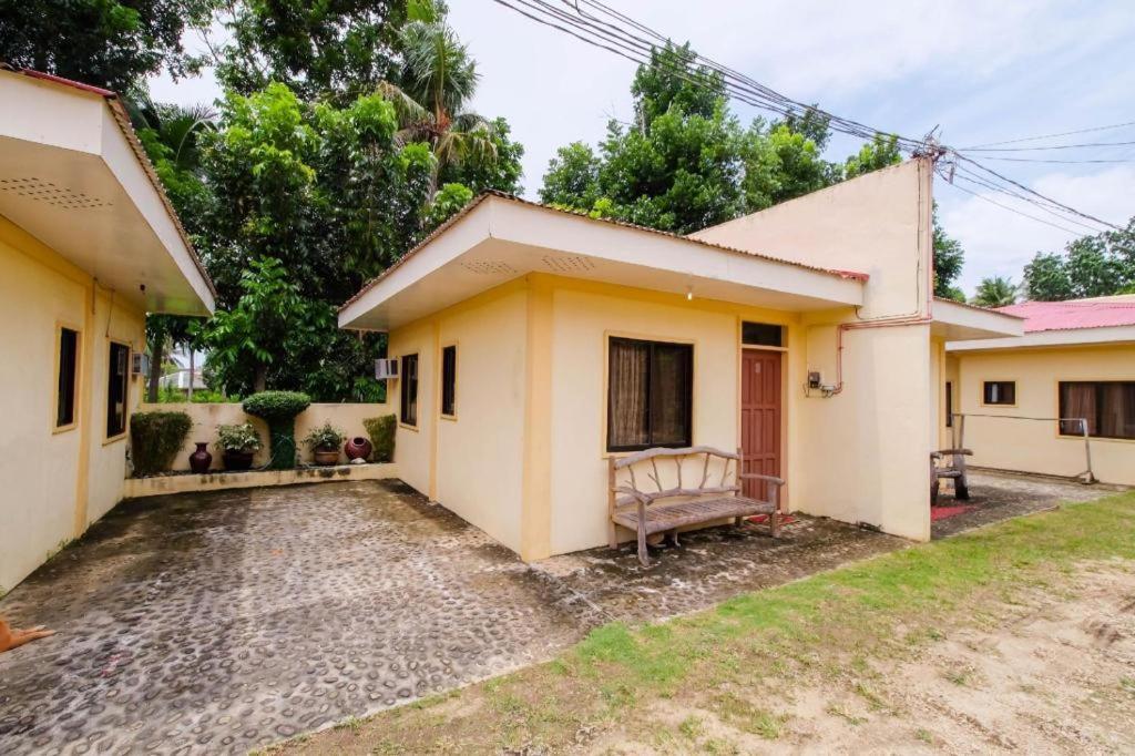 Zen Rooms Basic Replica Manor Siquijor Exterior photo